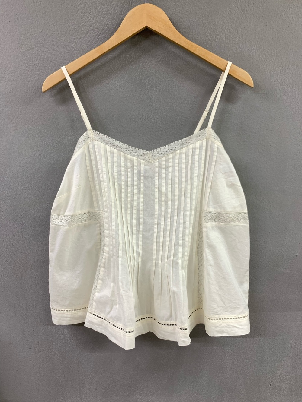 Universal Thread Lace white  Cami